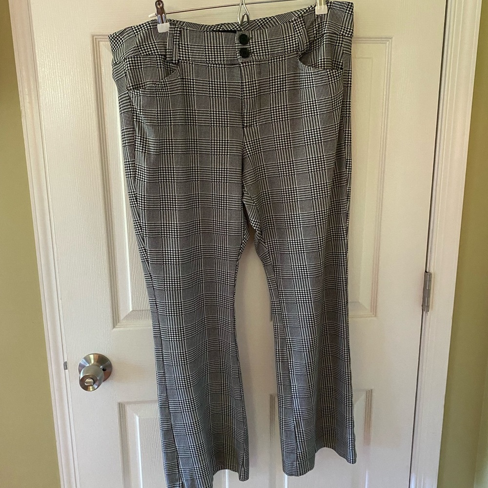 Houndstooth • Fit & Flare Dress Pants